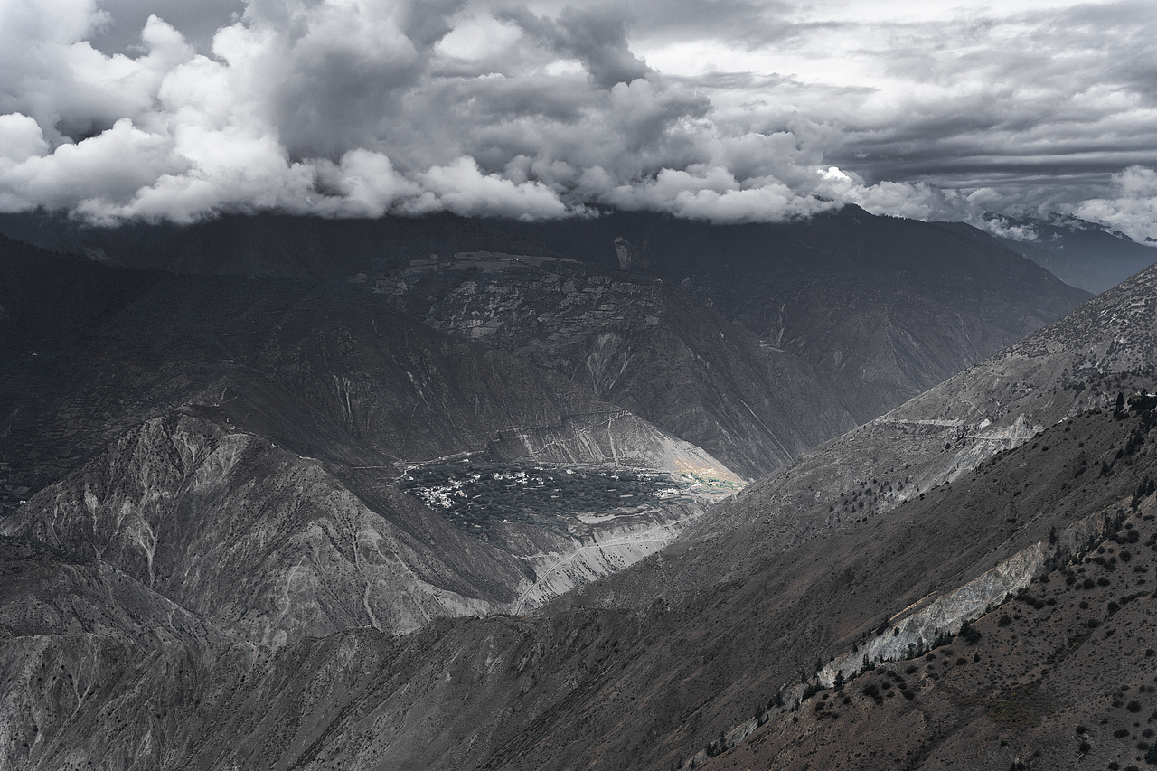 盘山公路上 看到的厚重云层