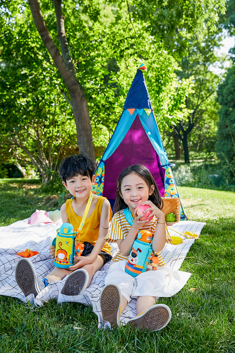 儿童水壶模特拍摄（图ZMTk2NDYxNjM2） - 人像摄影 - 站酷设计师电商视觉服务商原创素材 - 站酷ZCOOL