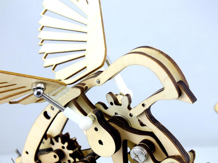 自己研究改造的机械鸟