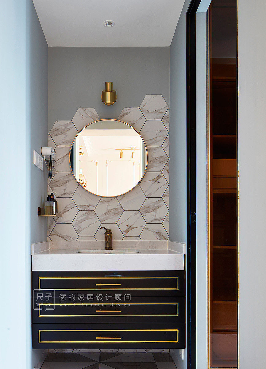 二分式的卫生间，让快节奏的都市人也能拥有一个闲适的早晨。