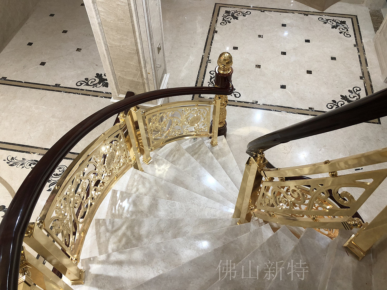 别墅铜楼梯艺术雕花扶手人人都喜欢安装