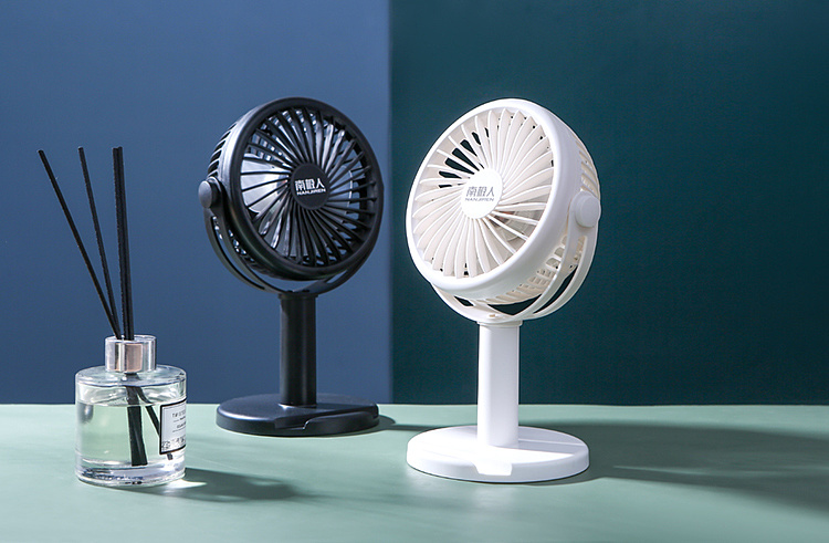 南极人电风扇小家电桌面电风扇静物创意拍摄影