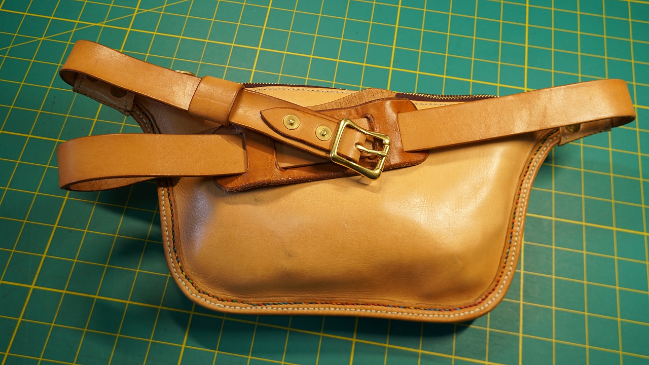 原色植鞣革胸包