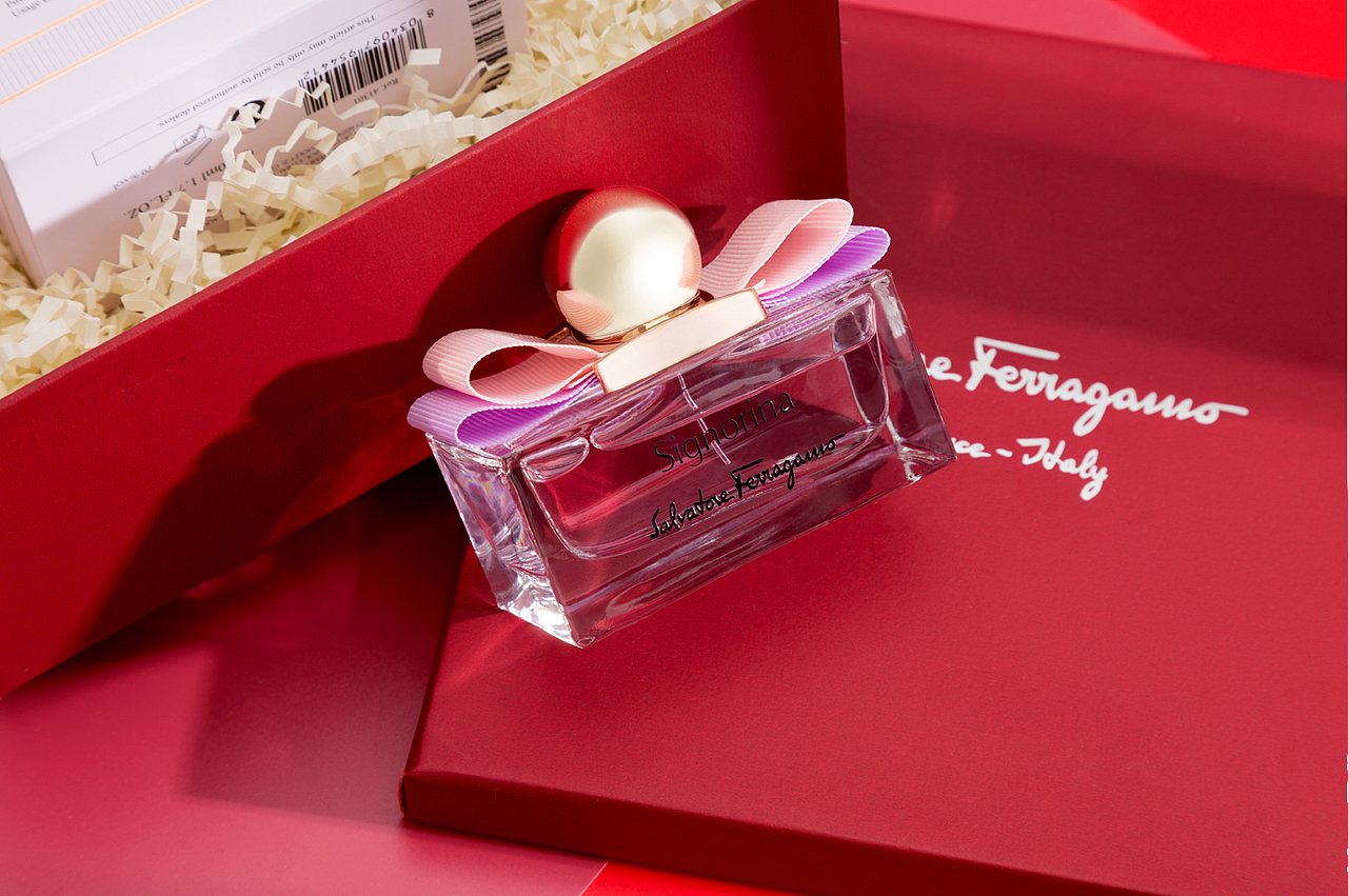 化妆品拍摄-香水拍摄红色系列产品图