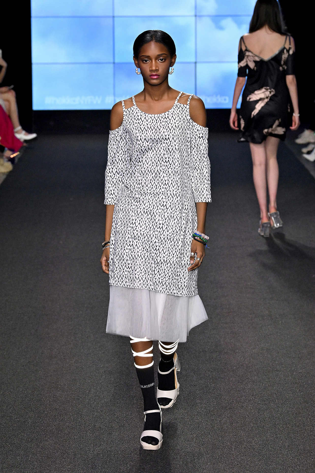 秀场 时装周（图ZMjg5NDE2Mjcy） - 休闲/流行服饰 - 站酷设计师冲呀小小凤原创素材 - 站酷ZCOOL