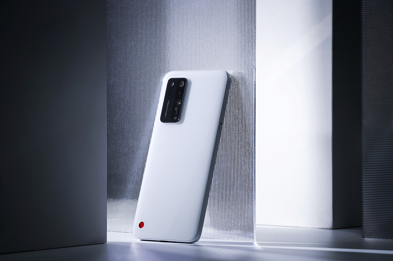 坚果r2白色光阴版