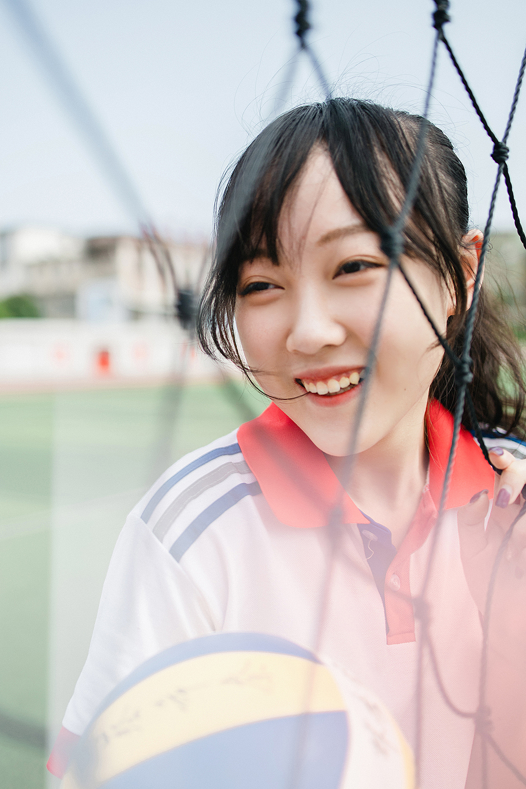 穿校服的少年