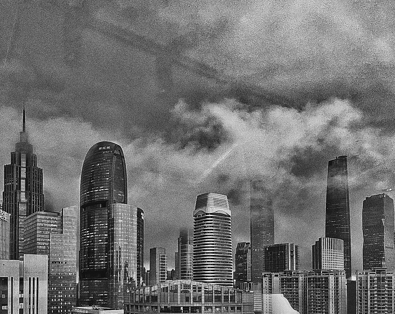 (乌云下的城市) 生活纪实