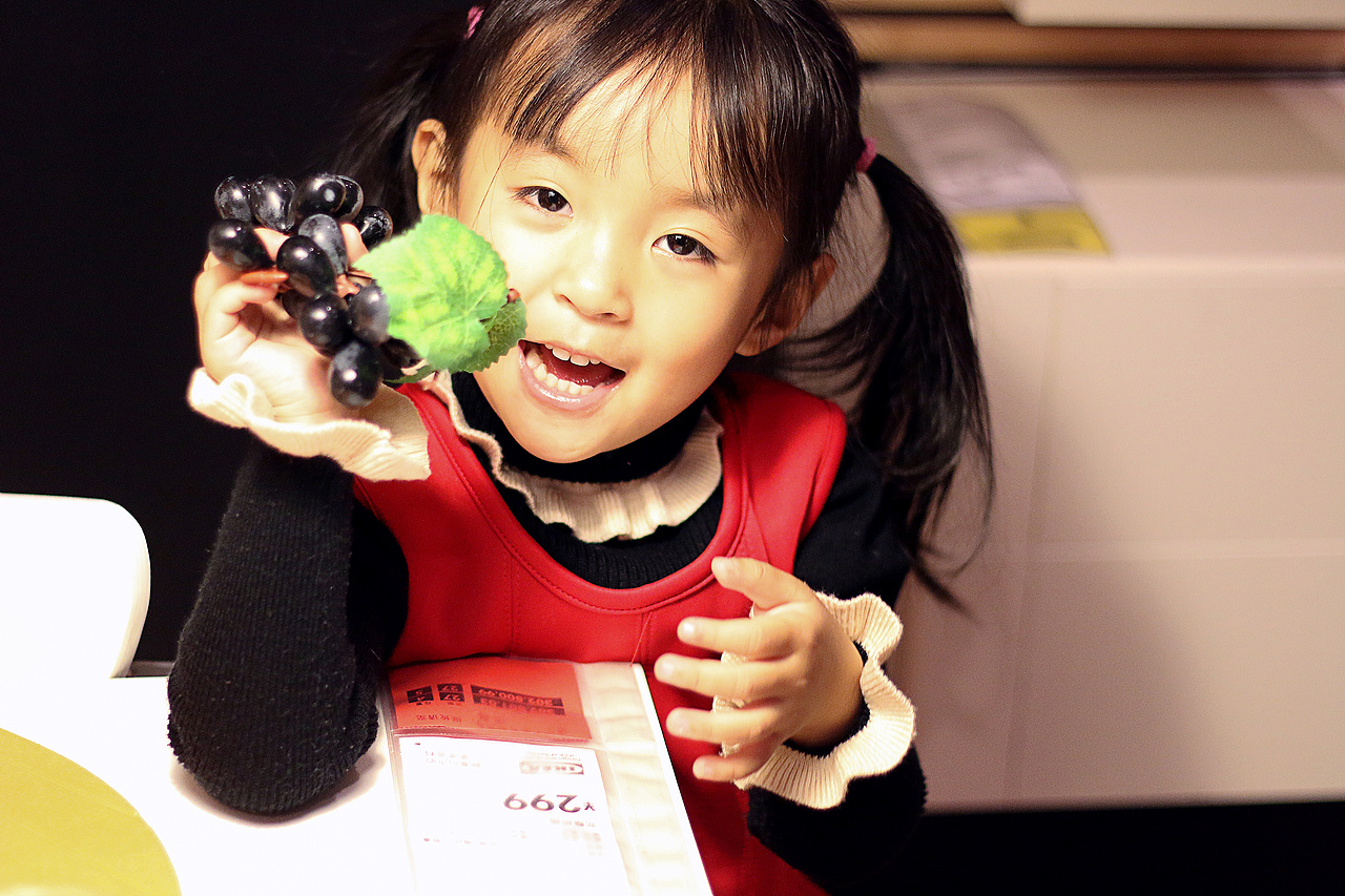 宜家行之天真无邪小美女