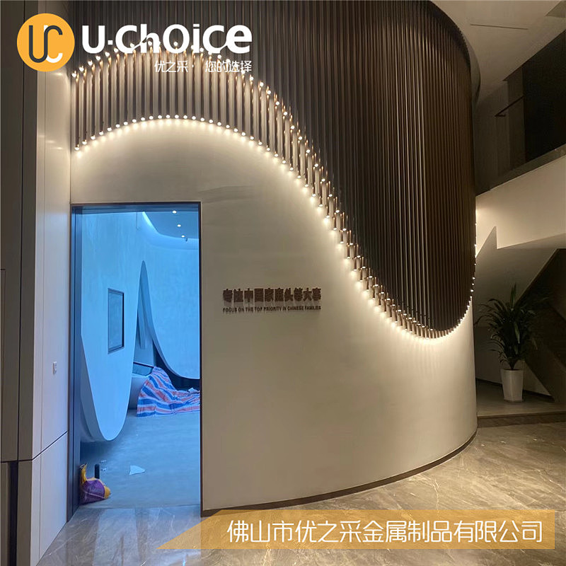 独具特色的中建中铁-未来视界，不锈钢镜面蜂窝板吊顶