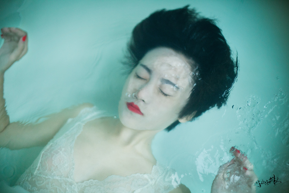 依然夏日风——【水】和【女人】（图ZODUxNDExODg=） - 人像摄影 - 站酷设计师半夜蜘蛛人原创素材 - 站酷ZCOOL