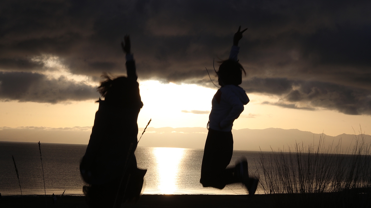 青海湖人像剪影（图ZMTMzMjE2MDAw） - 人像摄影 - 站酷设计师梦醒时分sr原创素材 - 站酷ZCOOL