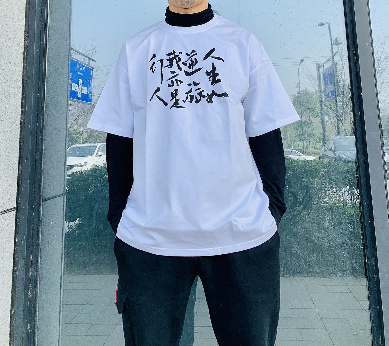 正面上身效果,总体感觉还可以,面料还行,就是成本有点高啊,花了好几千文啊