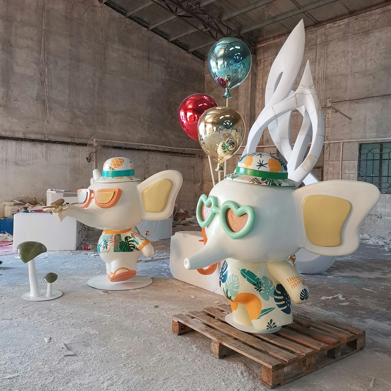 玻璃钢卡通大象雕塑动物卡通定制卡通人物景观小品