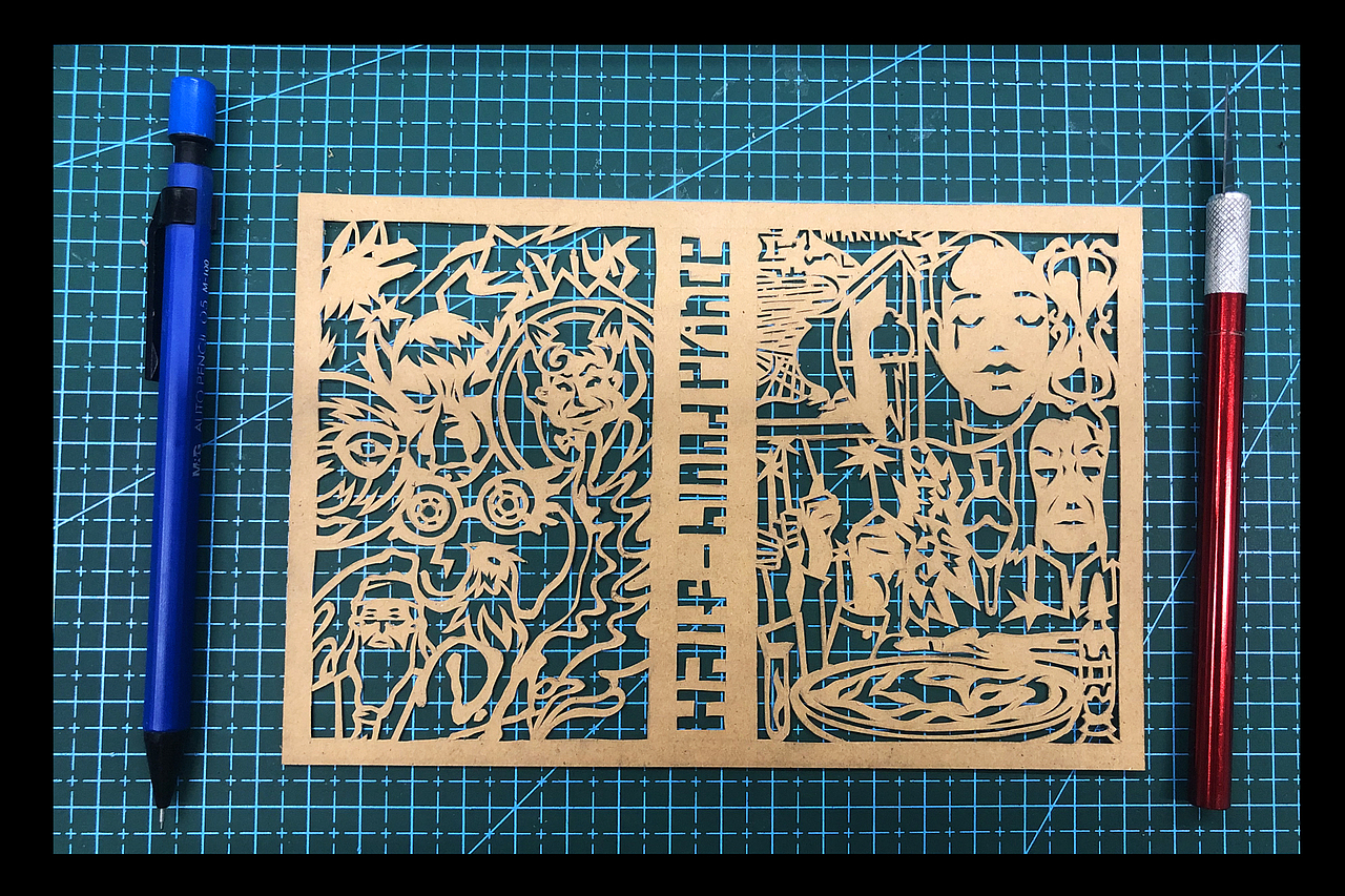 左侧:凤凰社——主体是凤凰福克斯,中间有邓布利多和DA的标志,上方是被贝拉击中的小天狼星,以及乌姆里奇
中间:混血王子<br>右侧:混血王子——主体是死去的邓布利多,下方是是他的冥想盆以及最后高举魔杖为他悼念的人们,上方的苹果中是流泪的马尔福和鸟笼里的鸟,左上角是魔药课课本