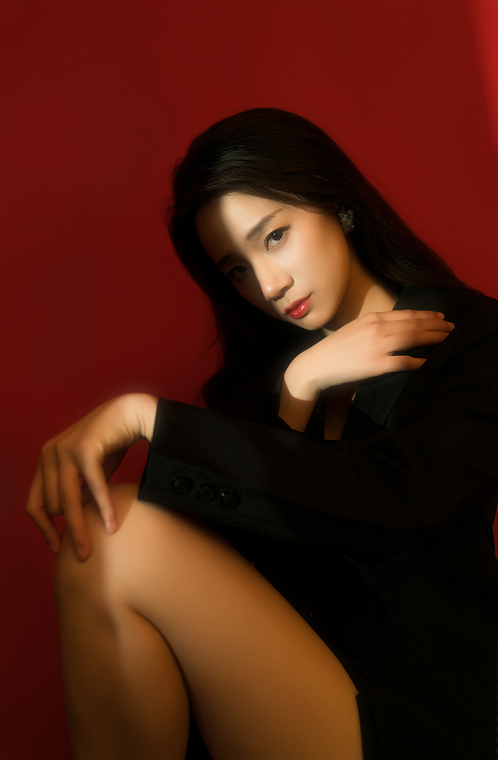 NORA 小姐姐的黑西装拍摄