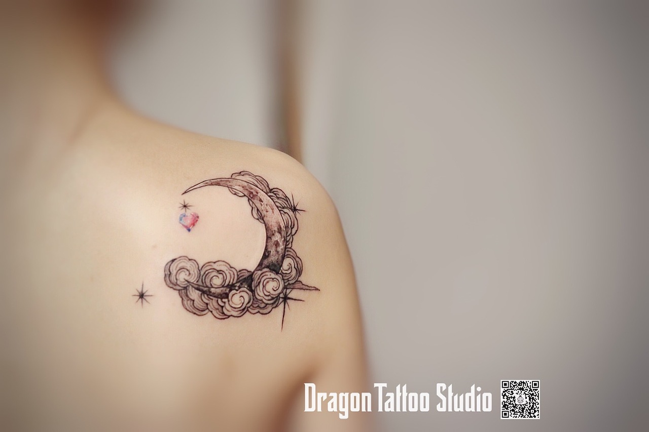月牙纹身月亮纹身