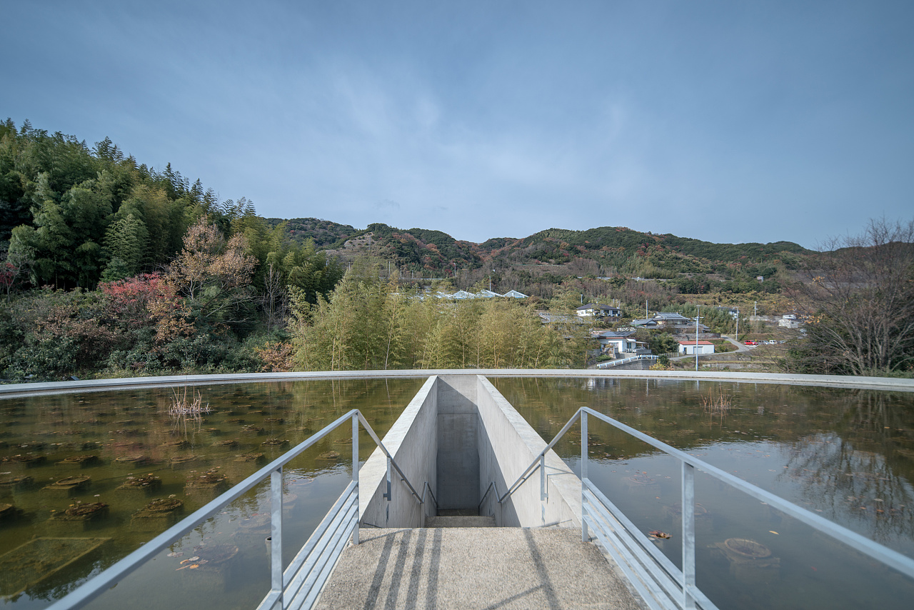 大阪水御堂 ——安藤忠雄
