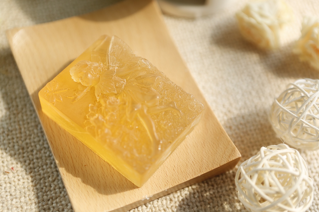 沐本素"匆匆那年"玻尿酸精油皂