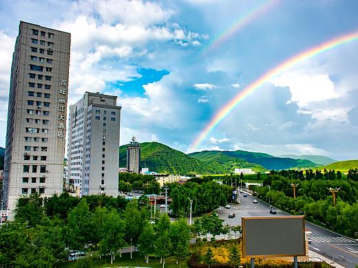 临江雨后彩虹