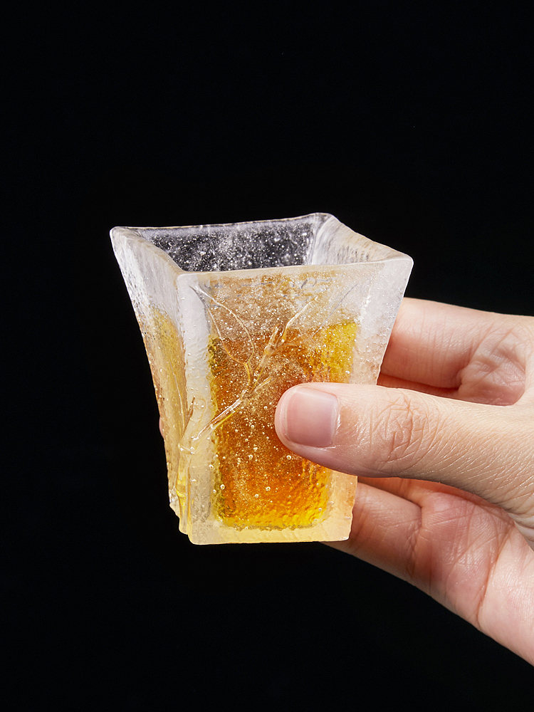 竹,以神恣仙态,潇洒自然,素雅宁静之美,令人心驰神往