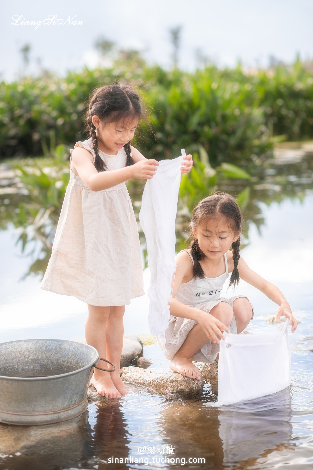 洗衣服的小女孩|摄影|人像摄影|梁斯楠 - 原创作品 - 站酷 (zcool)