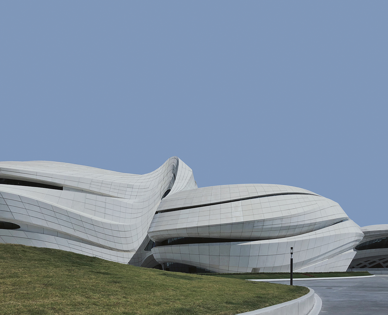 从建筑细部走进扎哈的曲线帝国