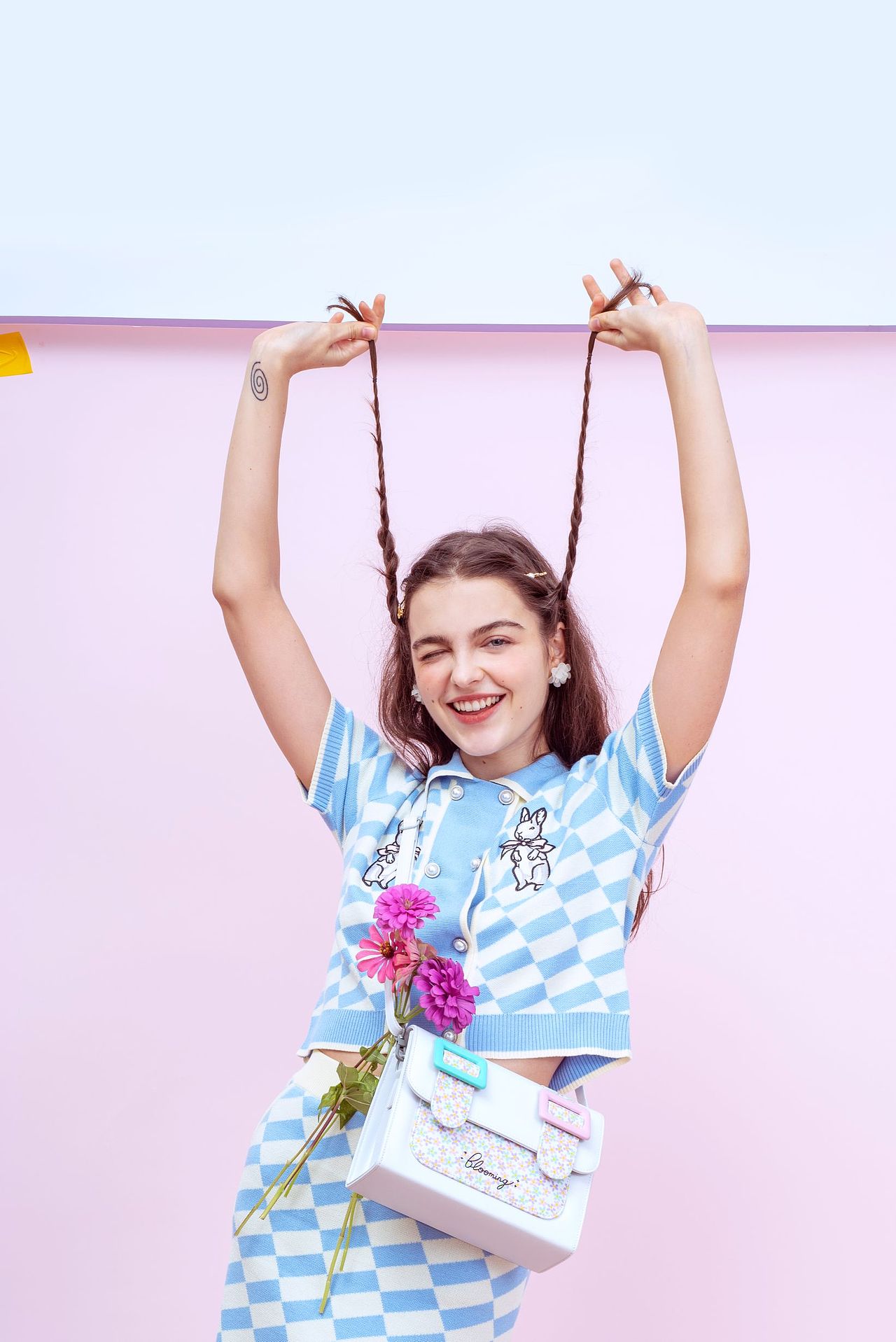 SNOOPY联名系列拍摄|花和少女（图ZMzE0NTY3ODY0） - 时尚/艺术摄影 - 站酷设计师杭州摄影师Cindy原创素材 - 站酷ZCOOL