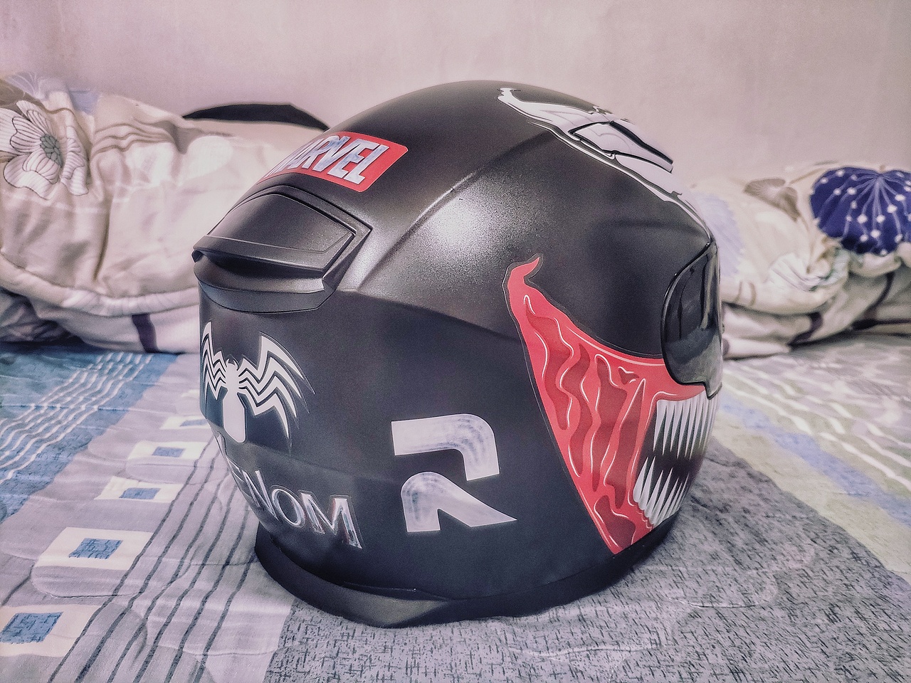 taohinfaseedfs816毒液一代头盔彩绘涂装