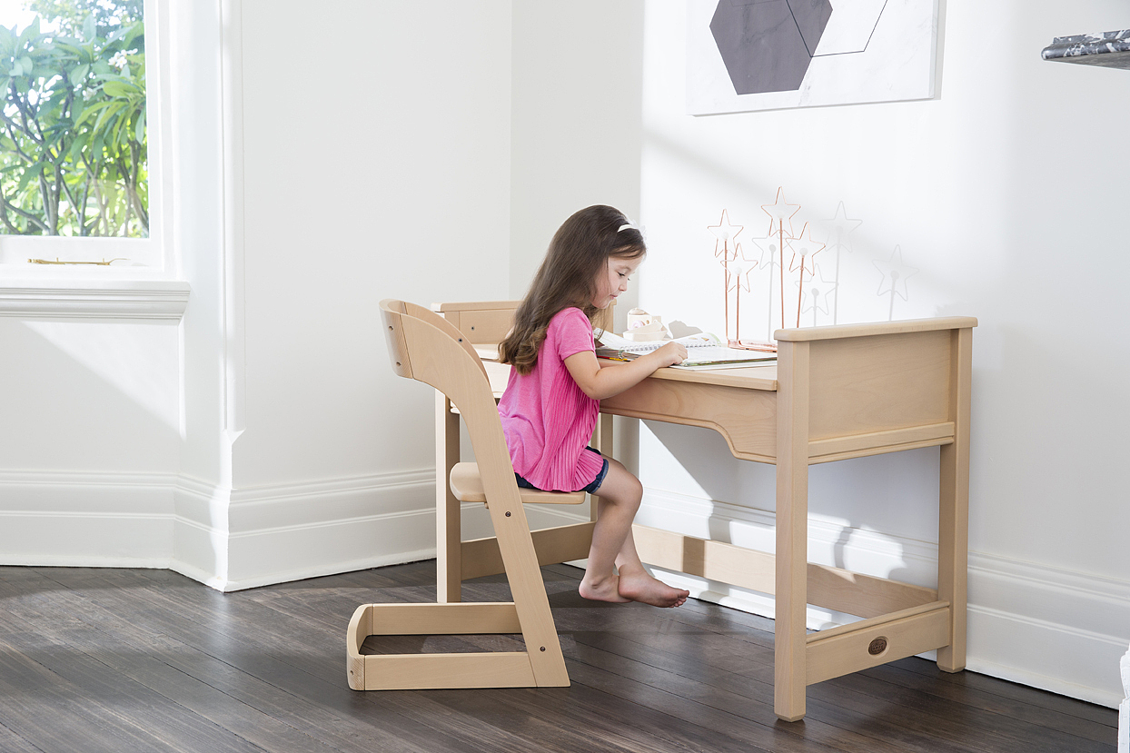 原創(chuàng)作品：在澳大利亞的一組兒童學(xué)習(xí)桌作品拍攝 中國孩子能用到就好了?。▓DZNzg1MzE0NDA=） - 產(chǎn)品攝影 - 站酷設(shè)計(jì)師thout原創(chuàng)素材 - 站酷ZCOOL