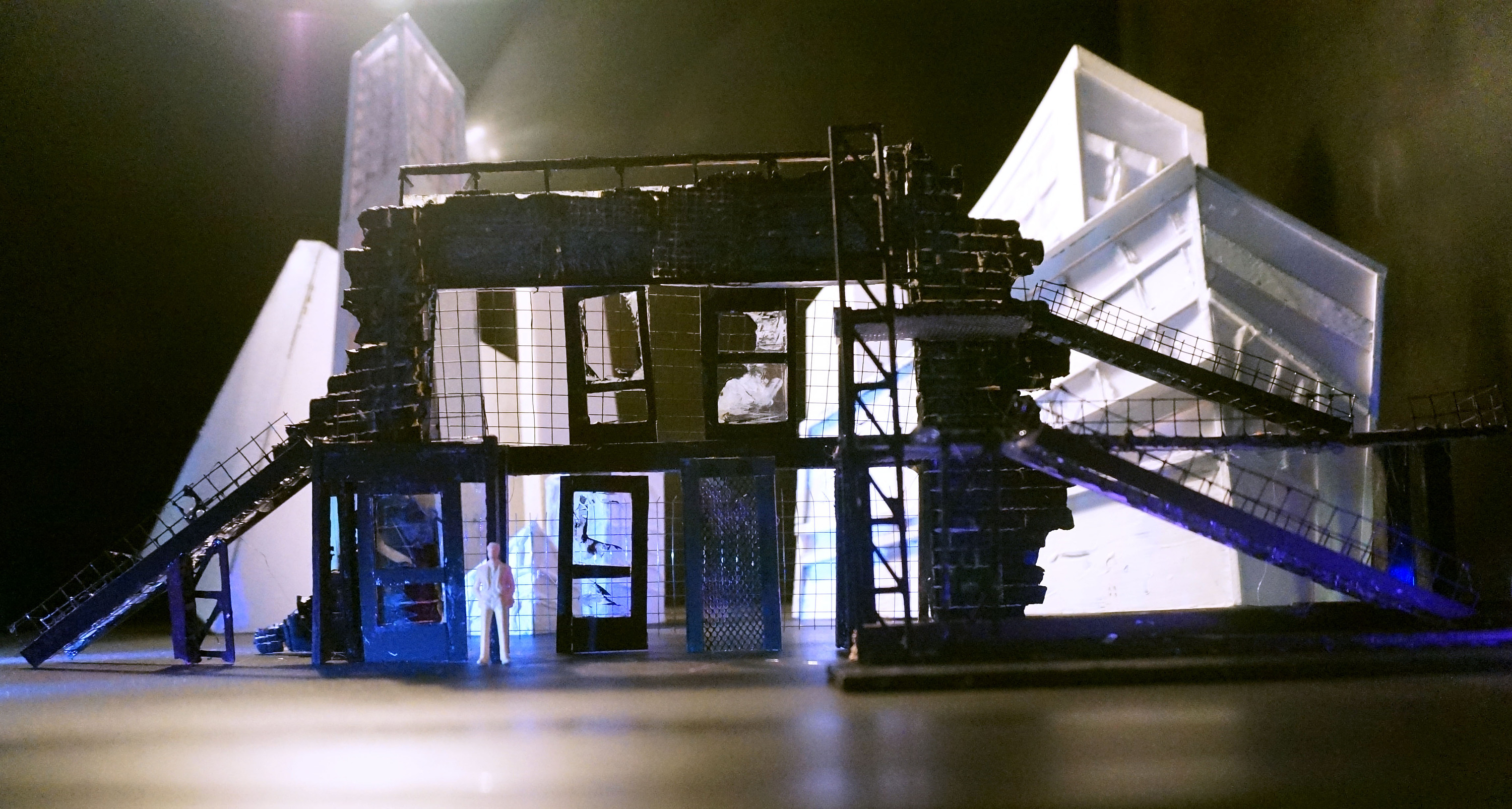 舞美系毕计音乐剧《吉屋出租》模型设计及定格动画展示