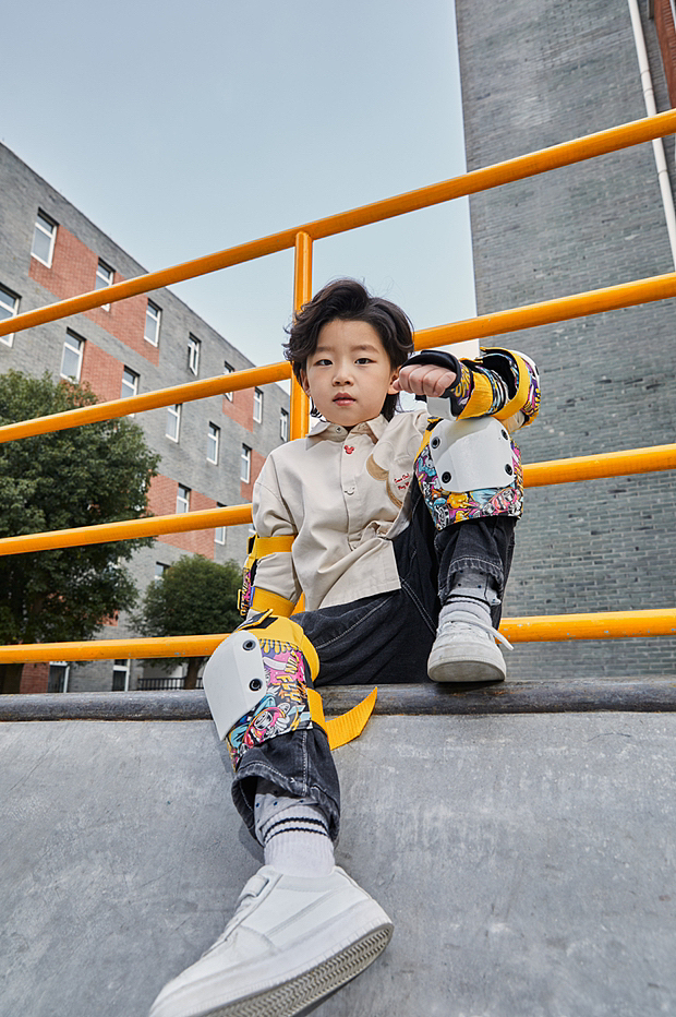 联名TDR专业儿童运动护具插画