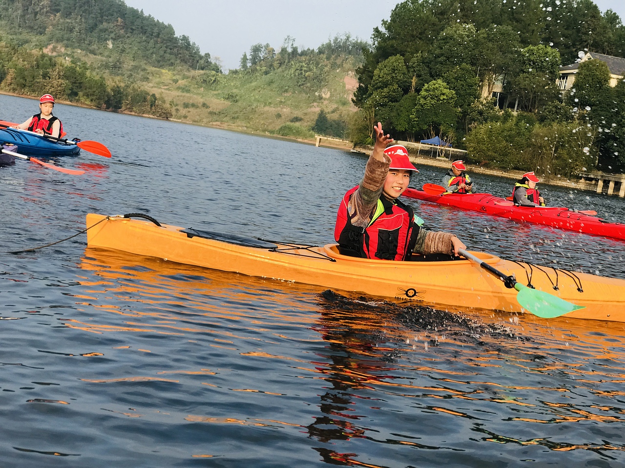 红帽子南川黎香湖皮划艇基地元旦首划（图ZMTQyODYyMjQw） - 风光摄影 - 站酷设计师左I可原创素材 - 站酷ZCOOL