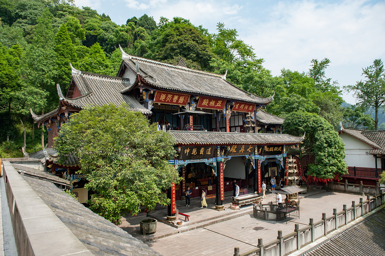 上到江源第一峰,徒步旅拍青城山