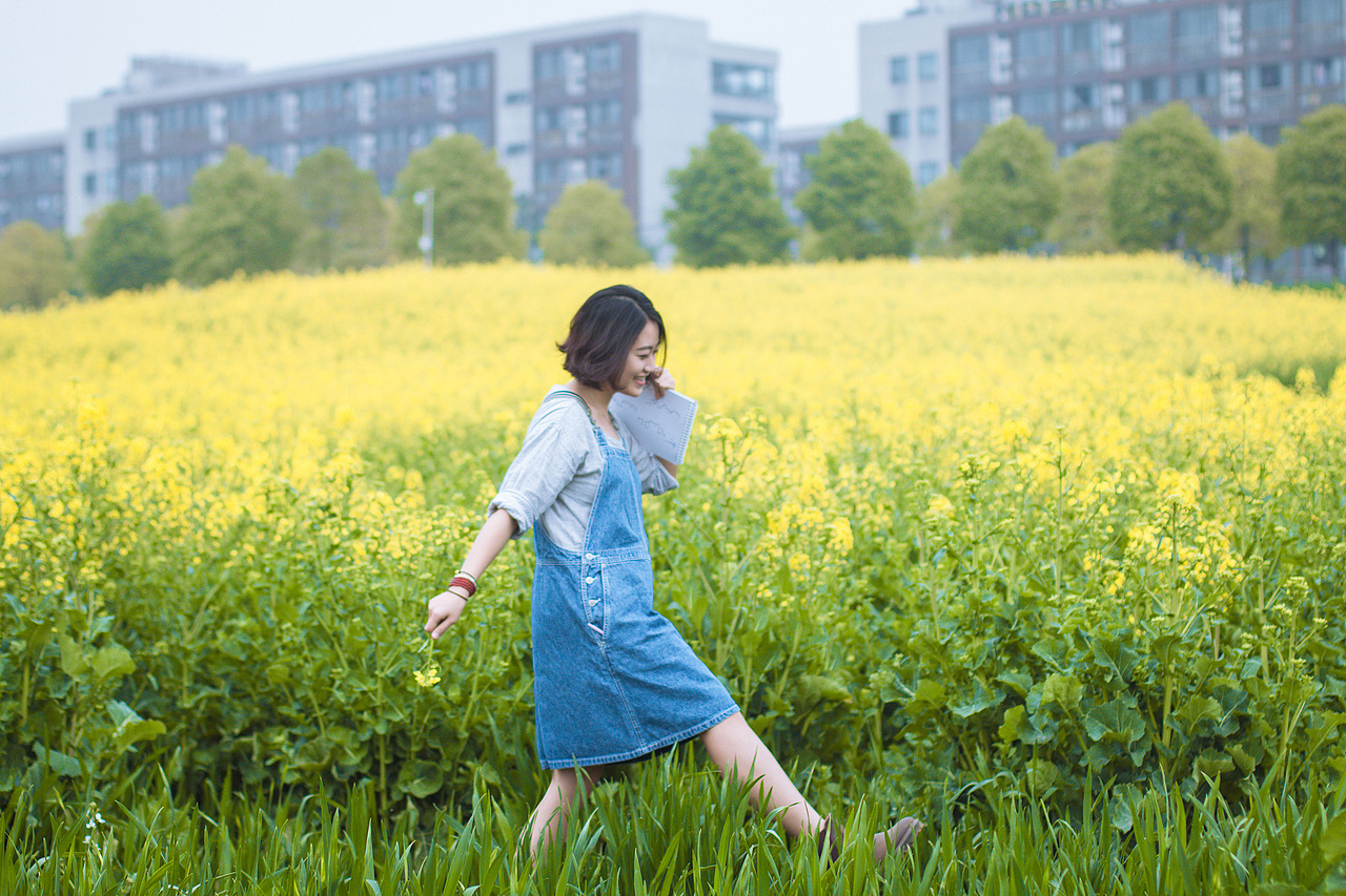 「油菜花田」（图ZNjA3NDAyNDA=） - 人像摄影 - 站酷设计师陈阿鱼原创素材 - 站酷ZCOOL
