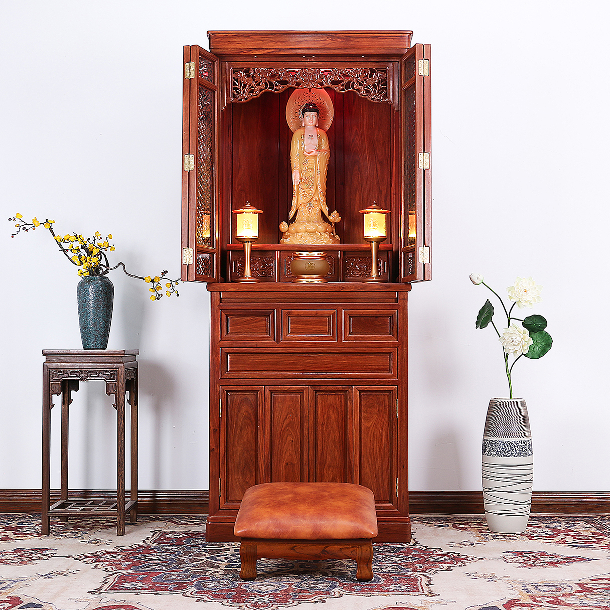 花梨木带门佛龛场景拍摄