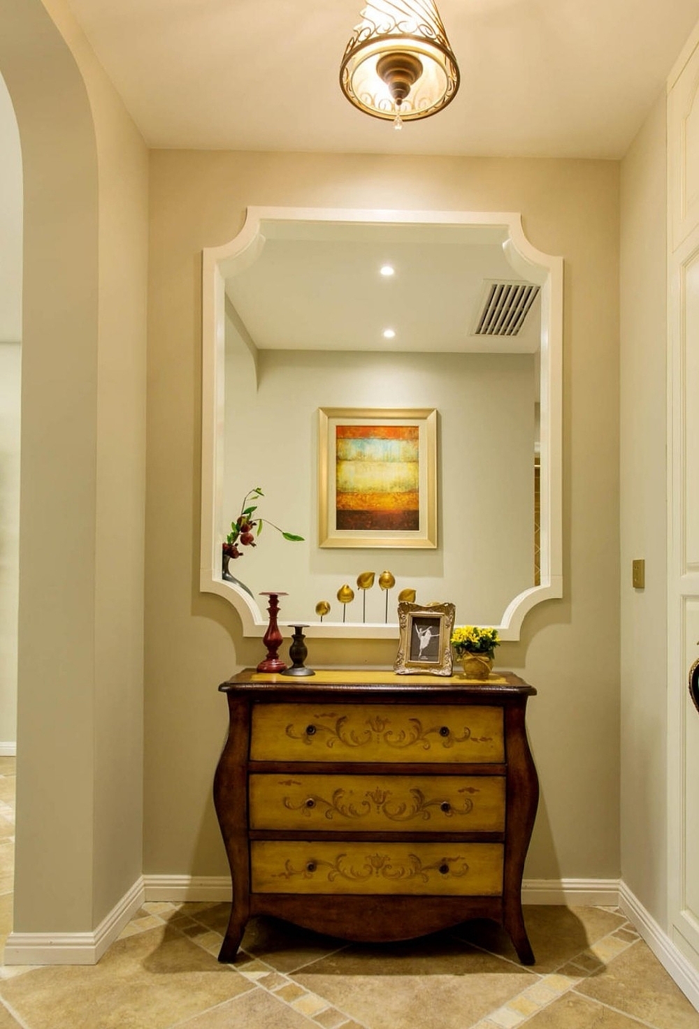 一楼玄关,入户隔窗望景.