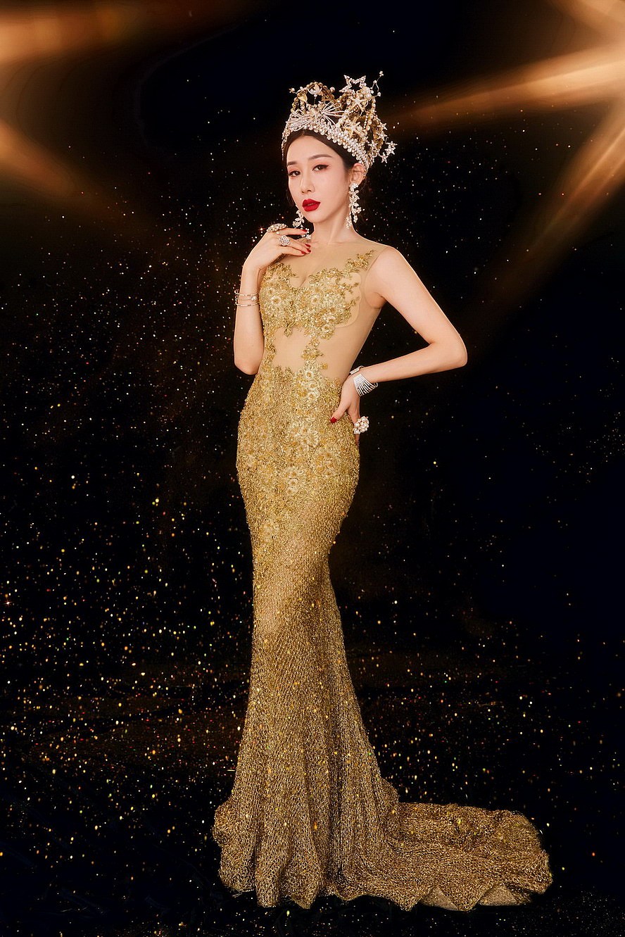 佟玲鱼尾裙写真气质迷人金色诱惑