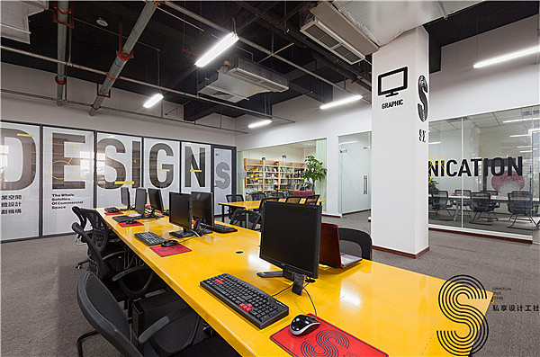 成都高端不贵的商铺设计公司私享设计工社一个出产精品设计案例的公司(SXD私享设计工社总部办公室)