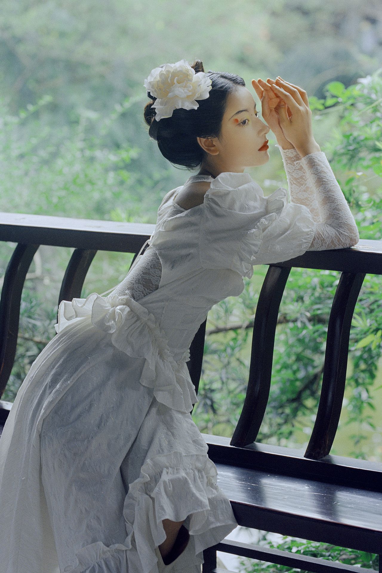 中式韵味｜“庭院深深深几许”🌿 胶片写真（图ZMjgxMTAzOTQw） - 人像摄影 - 站酷设计师极光ALBUM原创素材 - 站酷ZCOOL