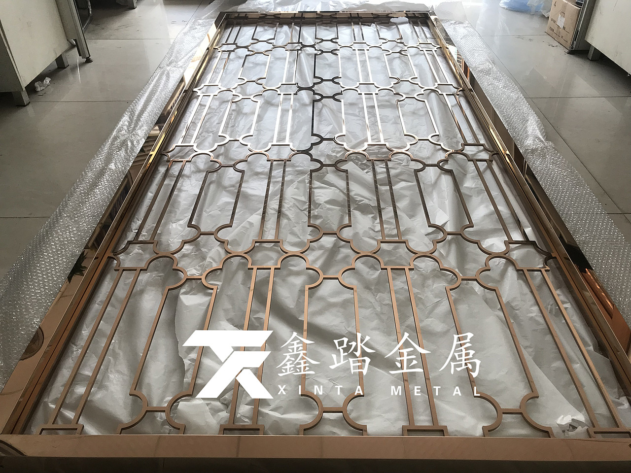 佛山镜面玫瑰金不锈钢镂空屏风装饰家居犹如脱胎换骨