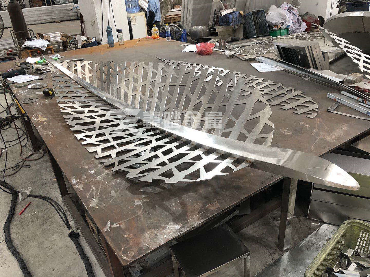 一叶知秋景观创意不锈钢树叶雕塑公园草坪树叶造型摆件