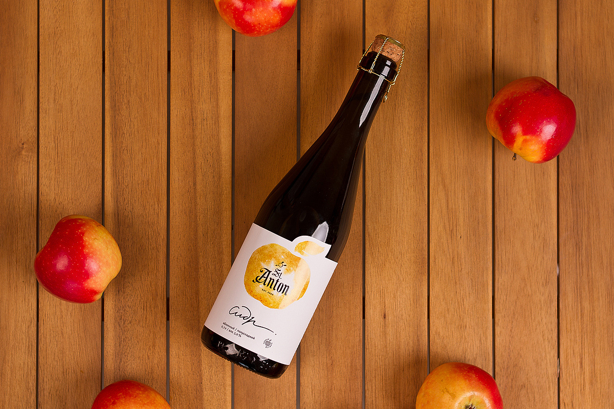 俄罗斯天然苹果酒品牌标签设计