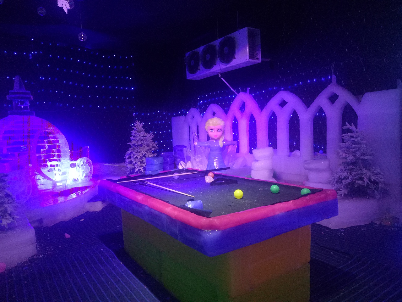 建业尊府冰雕展