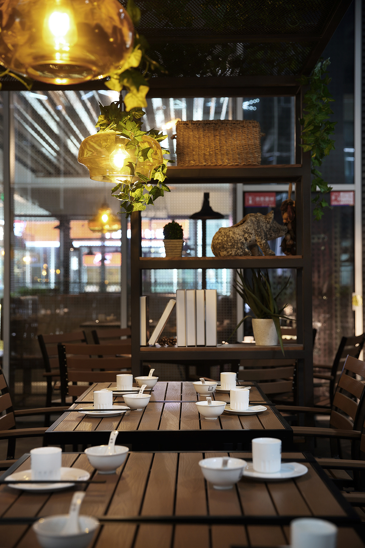 深圳餐饮空间设计,一家简洁活泼的粤湘风味餐厅