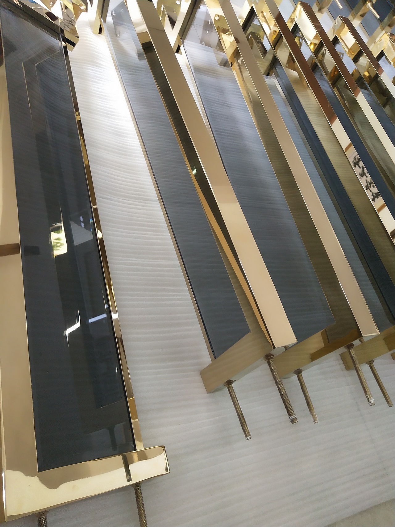 简约而不简单的楼梯立柱详细说明