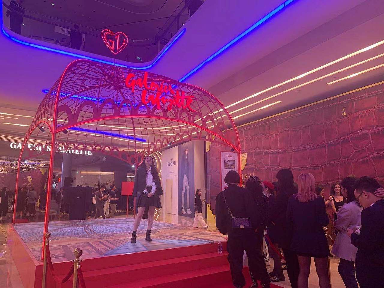 老佛爷百货快闪店案例（图ZMTg0ODYxMDc2） - 建筑设计 - 站酷设计师Weinii原创素材 - 站酷ZCOOL