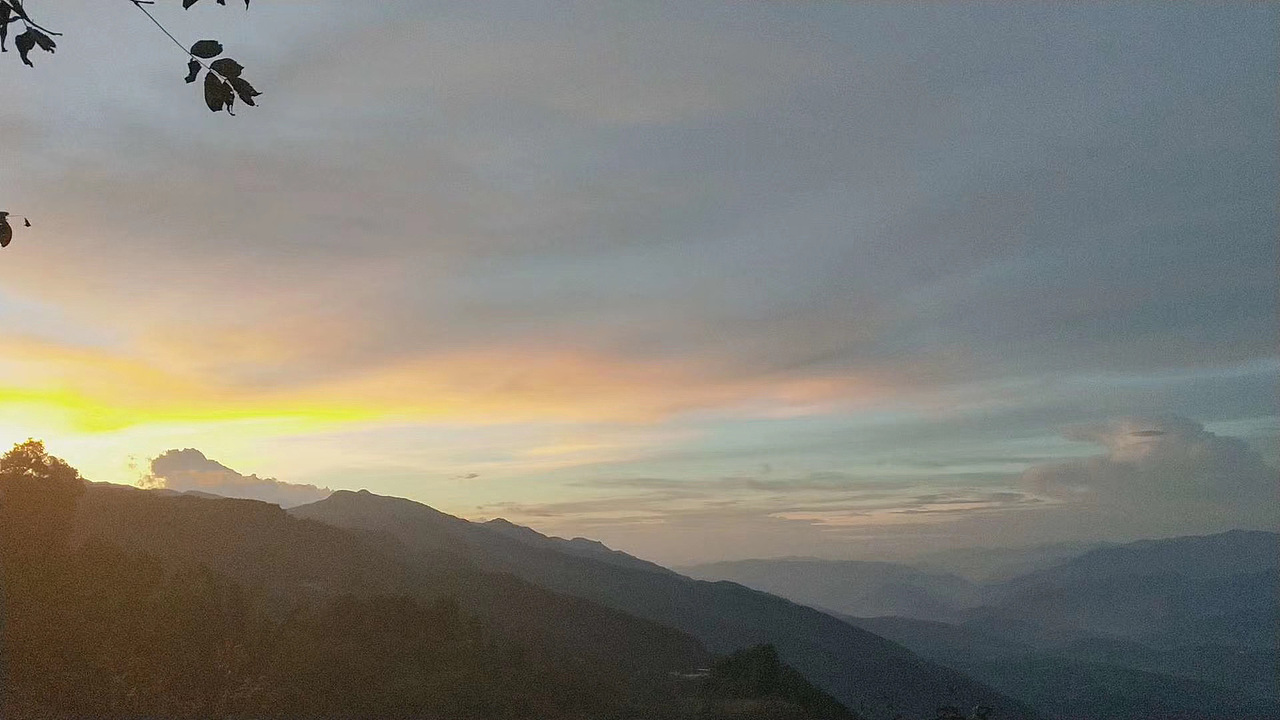 夕阳会落在你身上,你也会快乐一场