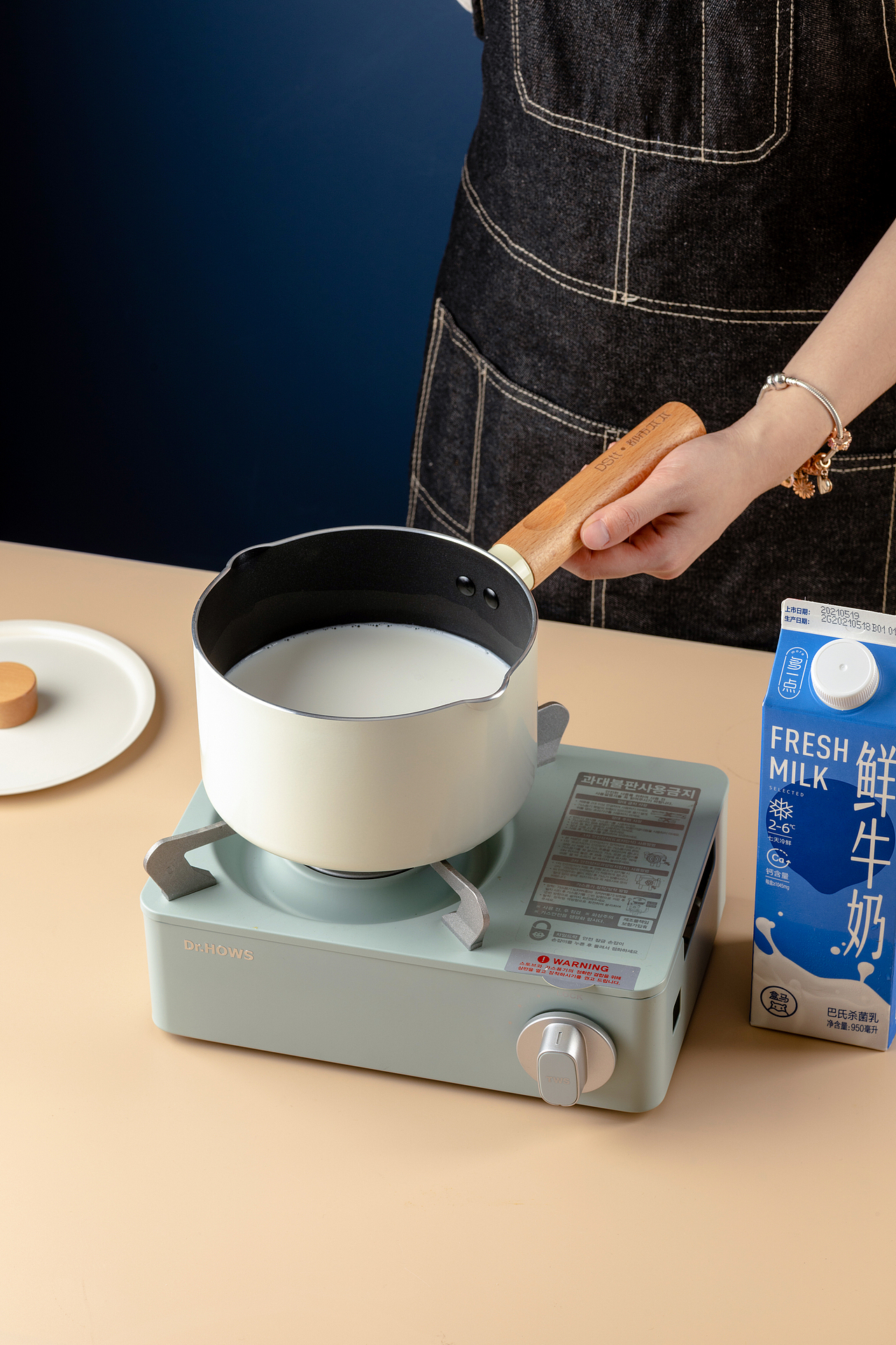 厨房用品拍摄 电商简约小清新纯色不粘锅摄影