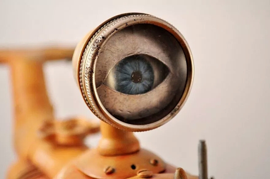 用废品加工成的蒸汽朋克风格雕塑,很是带感